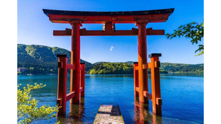 Đền Hakone được thành lập vào năm 757, là một nơi linh thiêng để thờ cúng trên núi cao